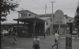 昭和30年代後半から首都圏のベッドタウンとして人口が増え、駅の南側でも宅地化が進んでいきます。そこで昭和42年に北口と南口をつなぐ陸橋が設置され、昭和45年には橋上駅になりました。