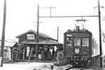 1965（昭和40）年に橋上駅となるまで、改装されながらも使われていた矢川旧駅舎。手書きの駅名看板などには、私鉄の南武鉄道時代を偲ばせるものがみられます。