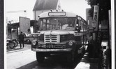 町内循環バス（当時は羽村町）が開通した当初の羽村駅前バス停です。