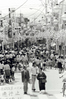 昭和48年（1973）に撮影された、福生駅前中央通りの様子です。昭和45年10月から福生駅前通りで歩行者天国が実施されたことにより、人々で賑わう様子が見て取れます。